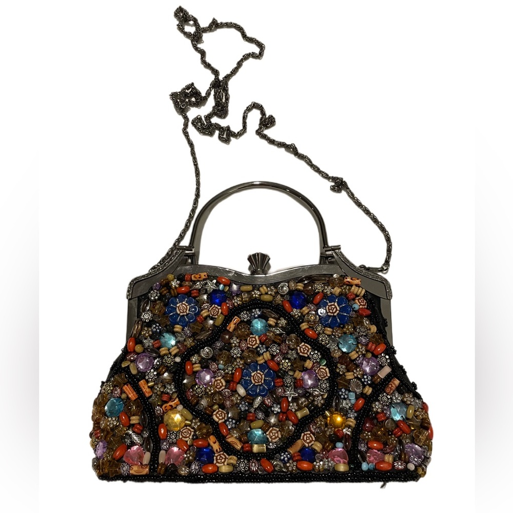 Fashion Art Deco bag mulit-color beaded w/ claw closure. Like new. 🎅🎁💃🏻